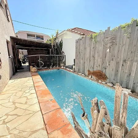 Дом отдыха Charming With Swimming Pool Saint-aygulf